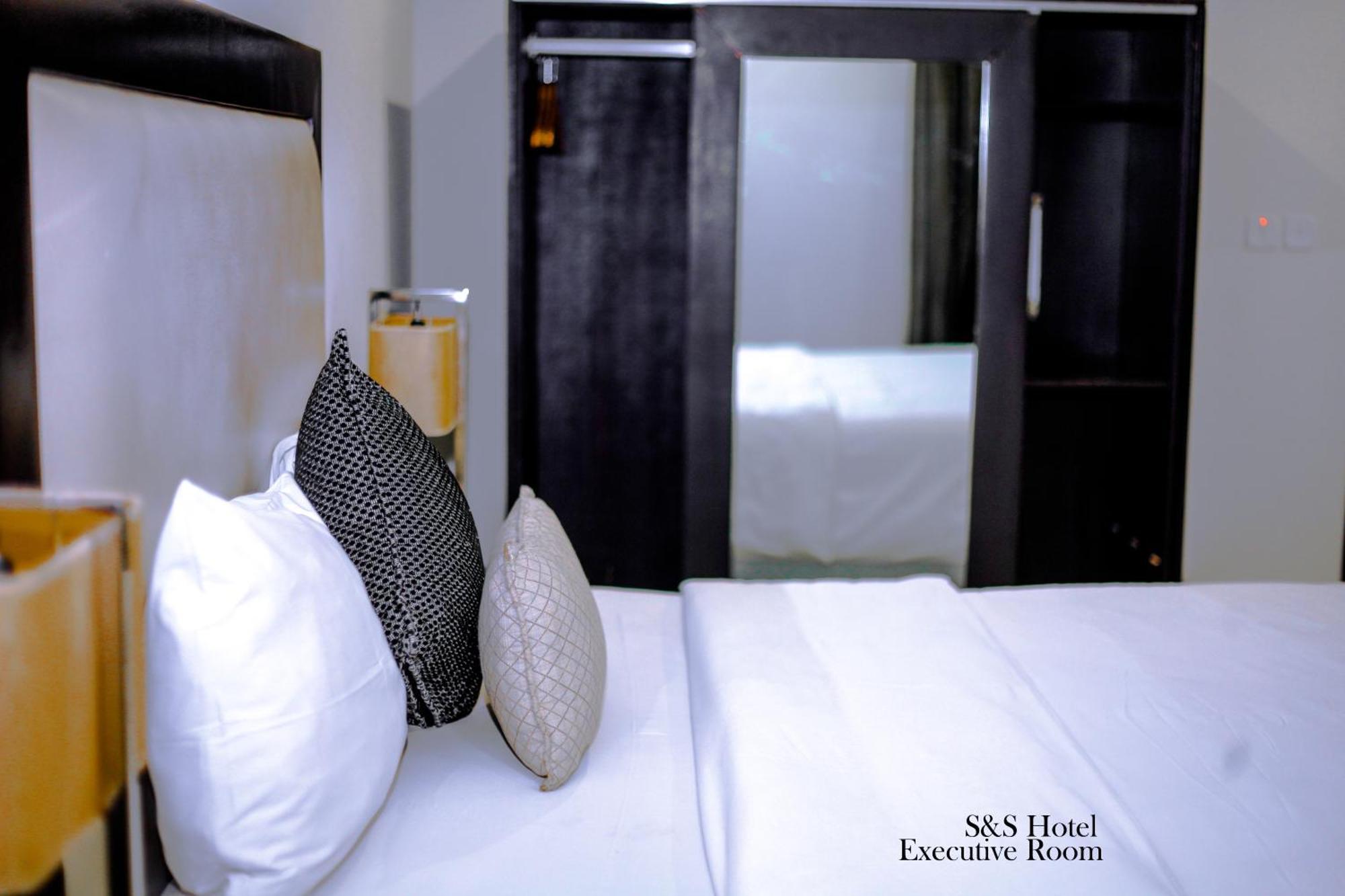 S & S Hotel & Suites Lagos Ngoại thất bức ảnh