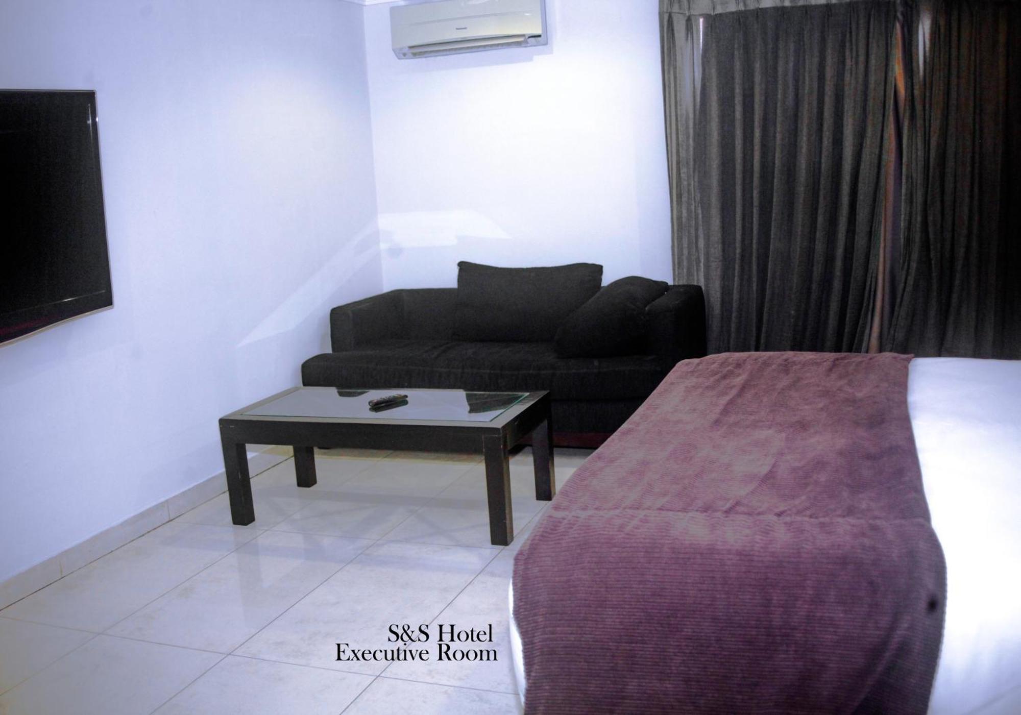 S & S Hotel & Suites Lagos Ngoại thất bức ảnh
