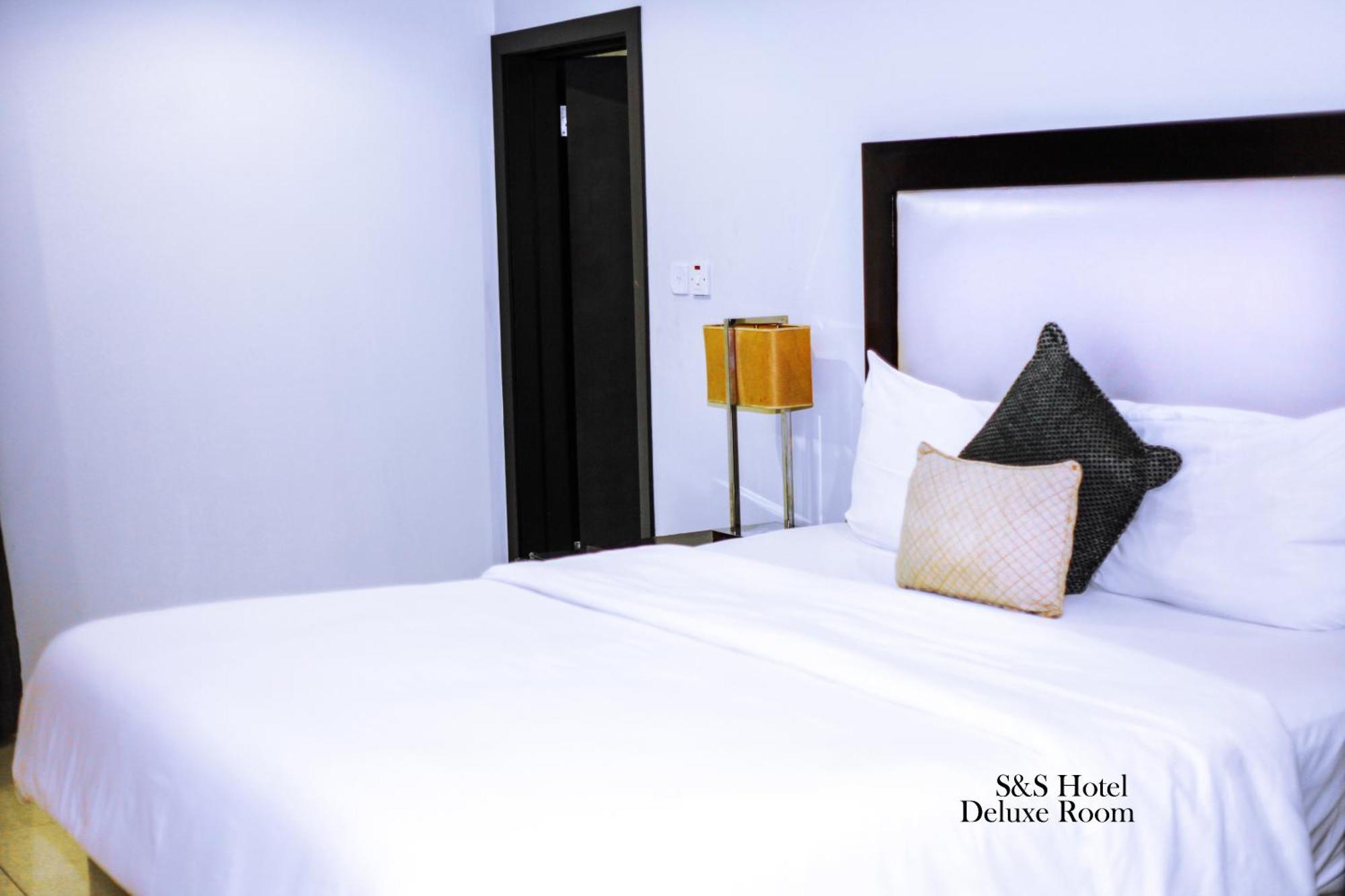 S & S Hotel & Suites Lagos Ngoại thất bức ảnh