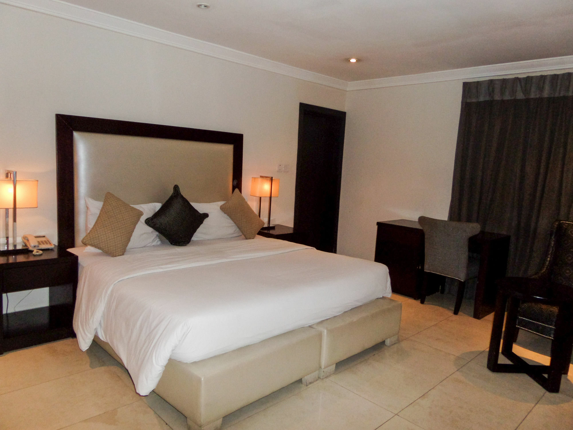 S & S Hotel & Suites Lagos Ngoại thất bức ảnh